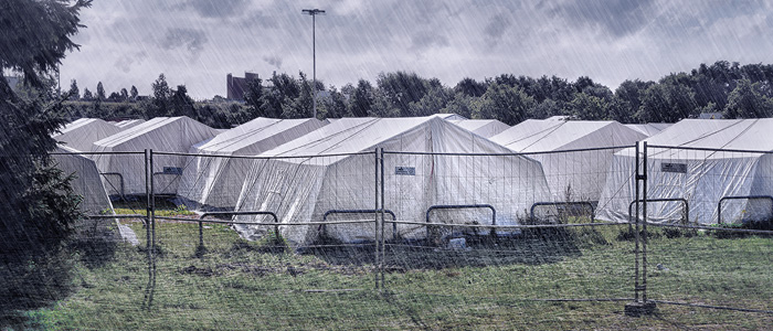 Trockenhaltung von Zeltnotunterkünften – was gegen die desaströse Feuchte in Flüchtlingszelten hilft